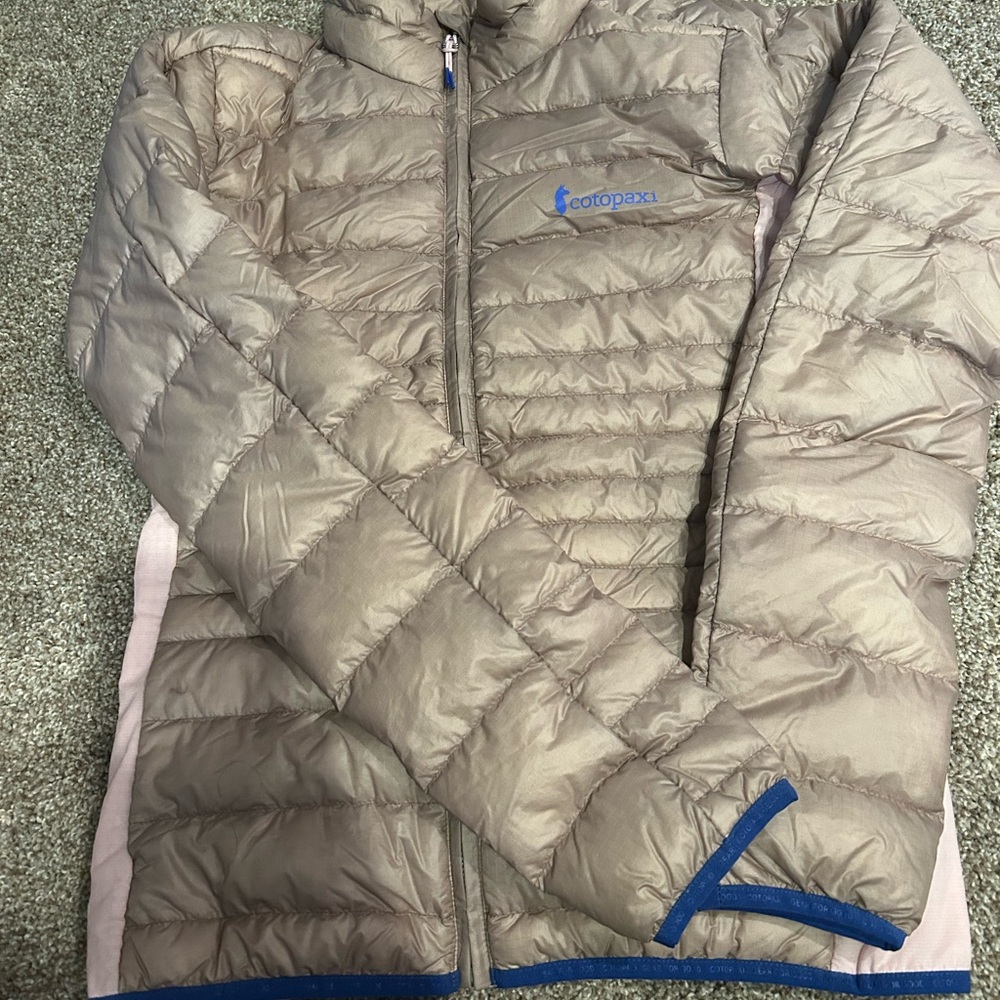 Cotopaxi Beige Puffer Jacket with Blue Details - Picture 2 of 4